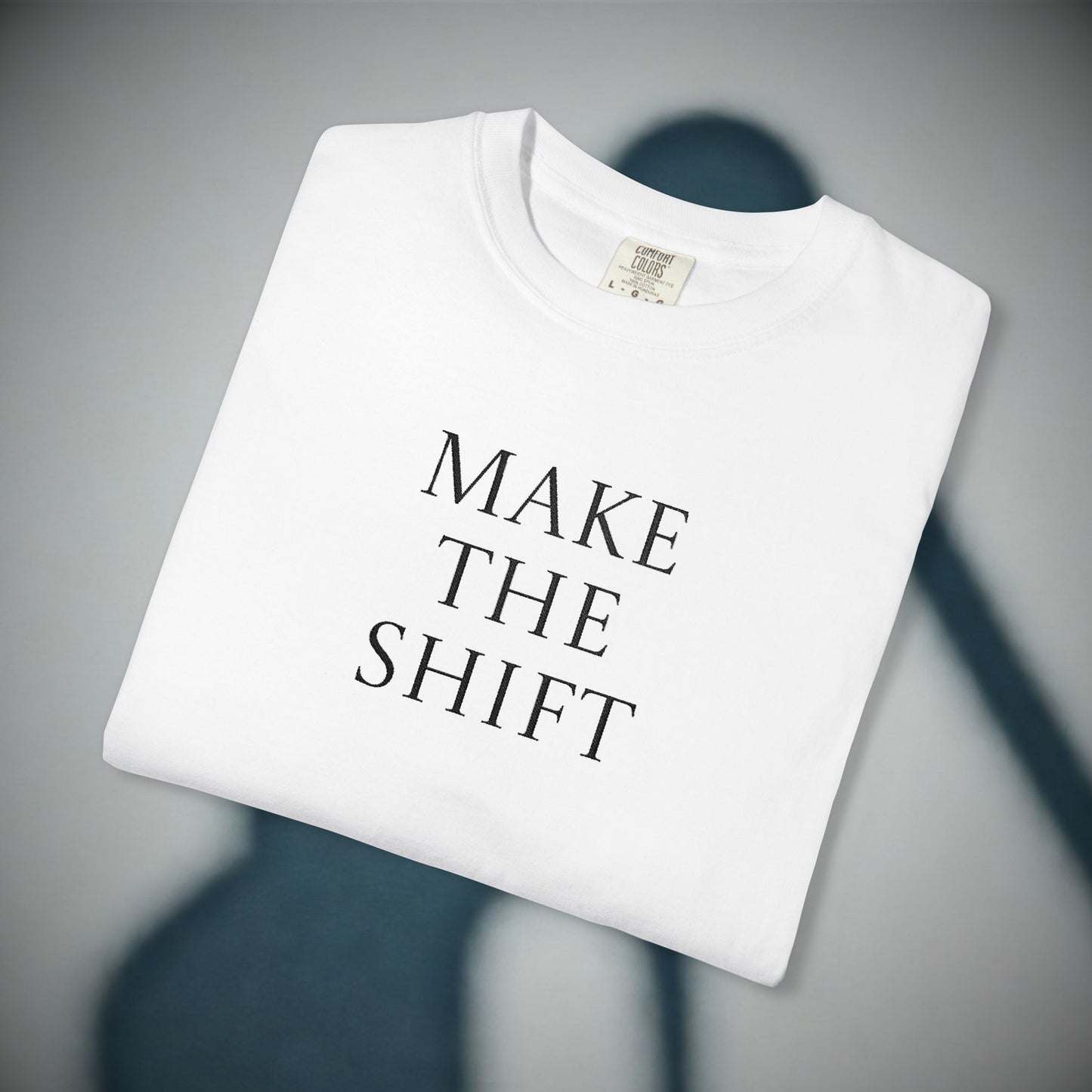 •Embroidered > Verviqé - T-shirt